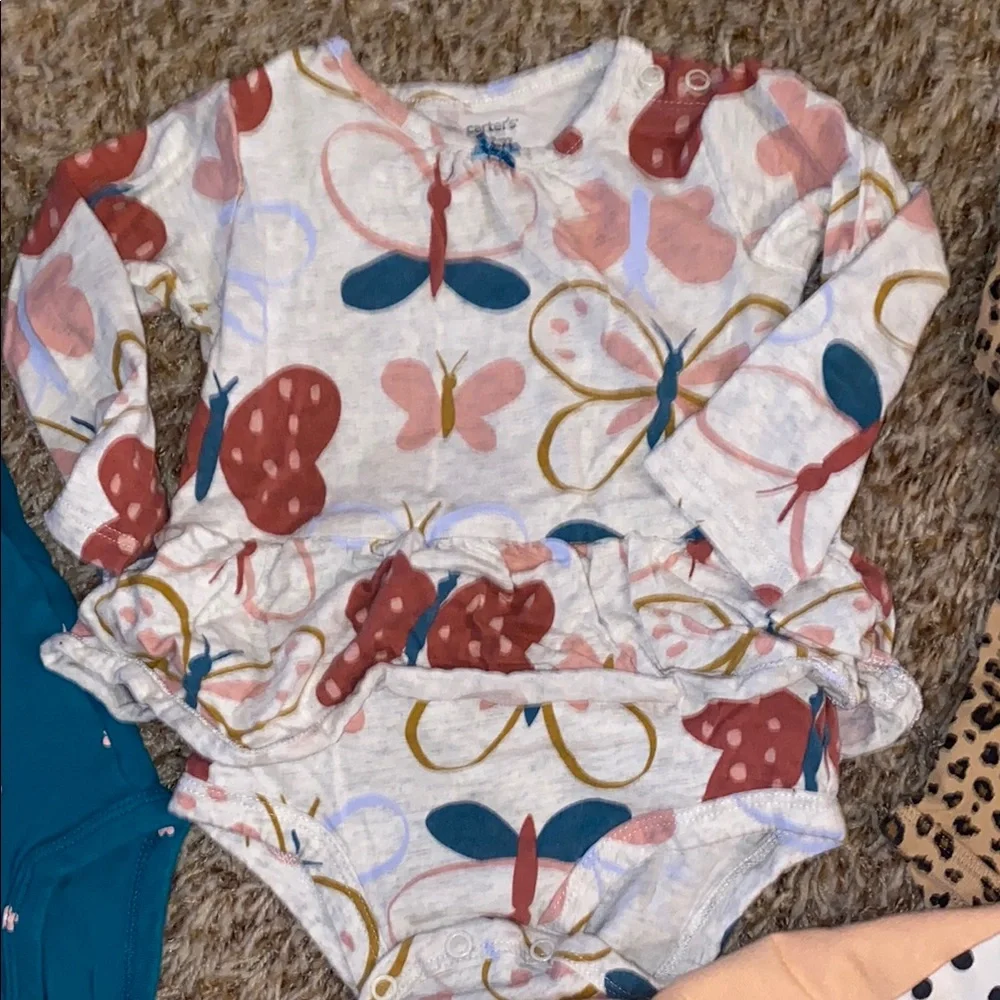 Lot of 5- 18 month onesies - Picture 5 of 6